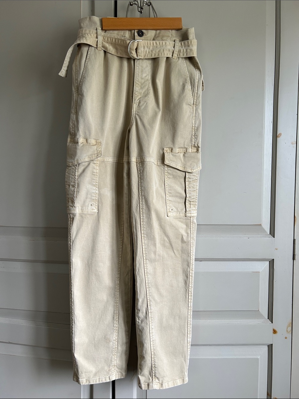 Frame Denim women’s Cream belted Cargo Pants. Size 24. Excellent.